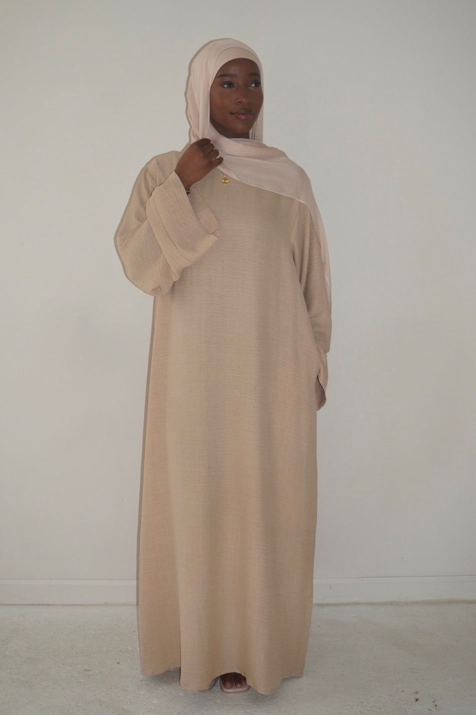 AMIRA MOCK NECK ABAYA BARE