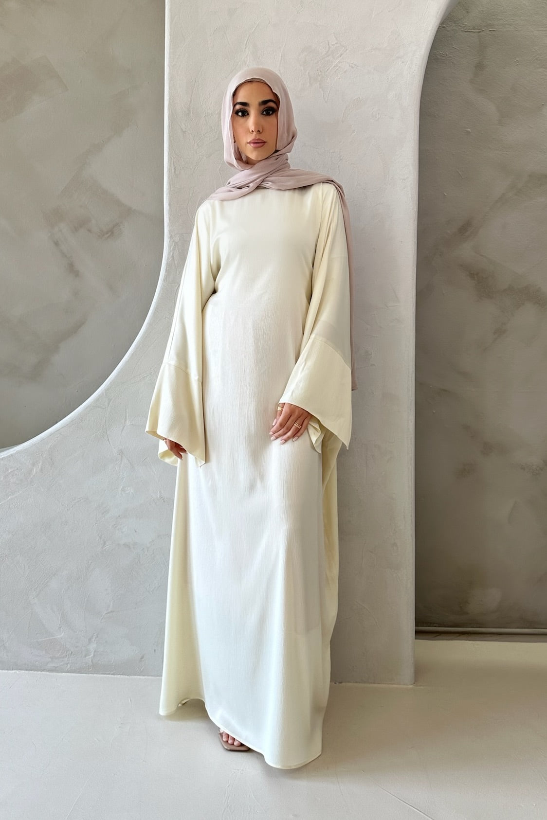 SAREEN ABAYA CREAM