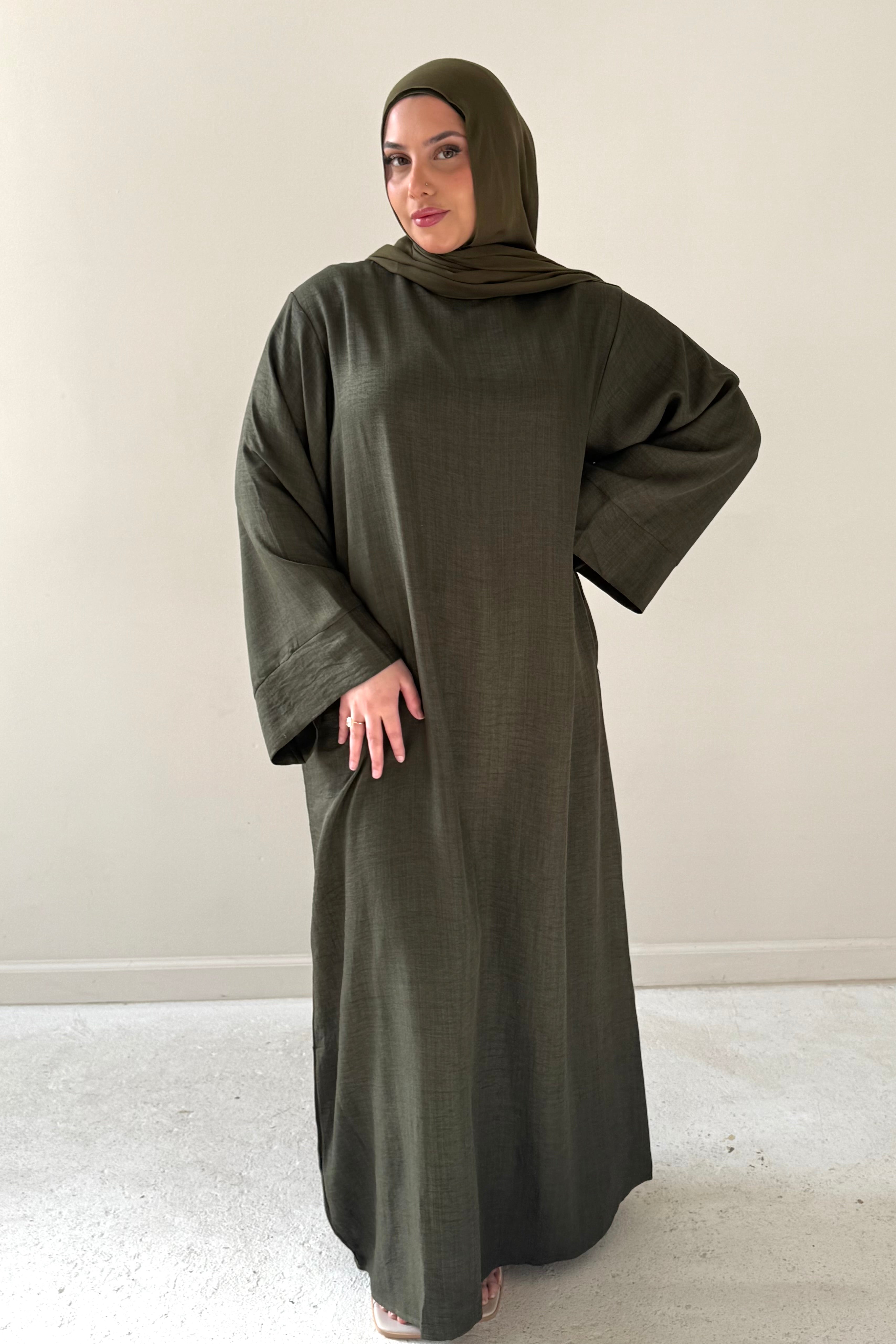 AMIRA MOCK NECK OLIVE