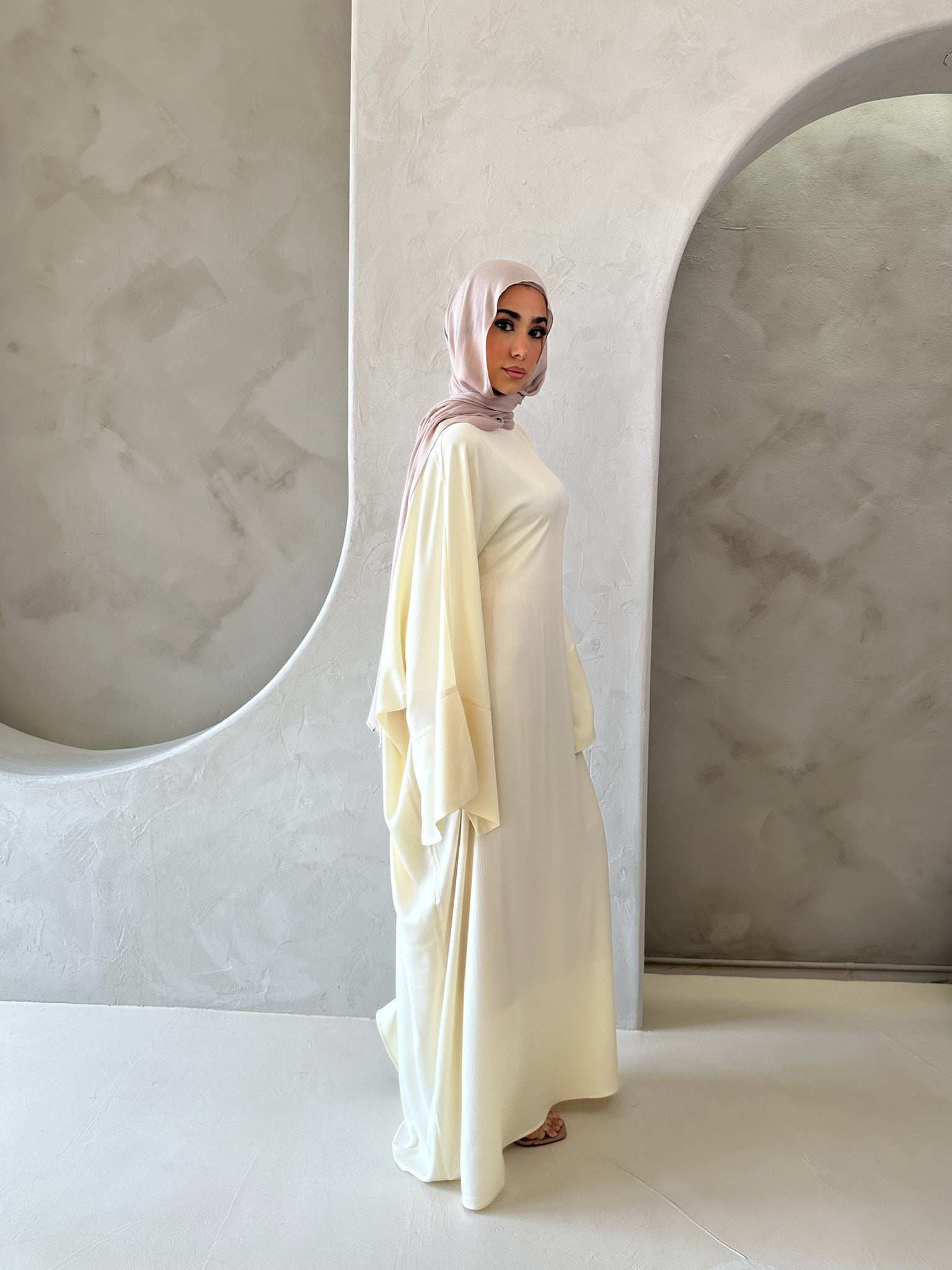 SAREEN ABAYA CREAM