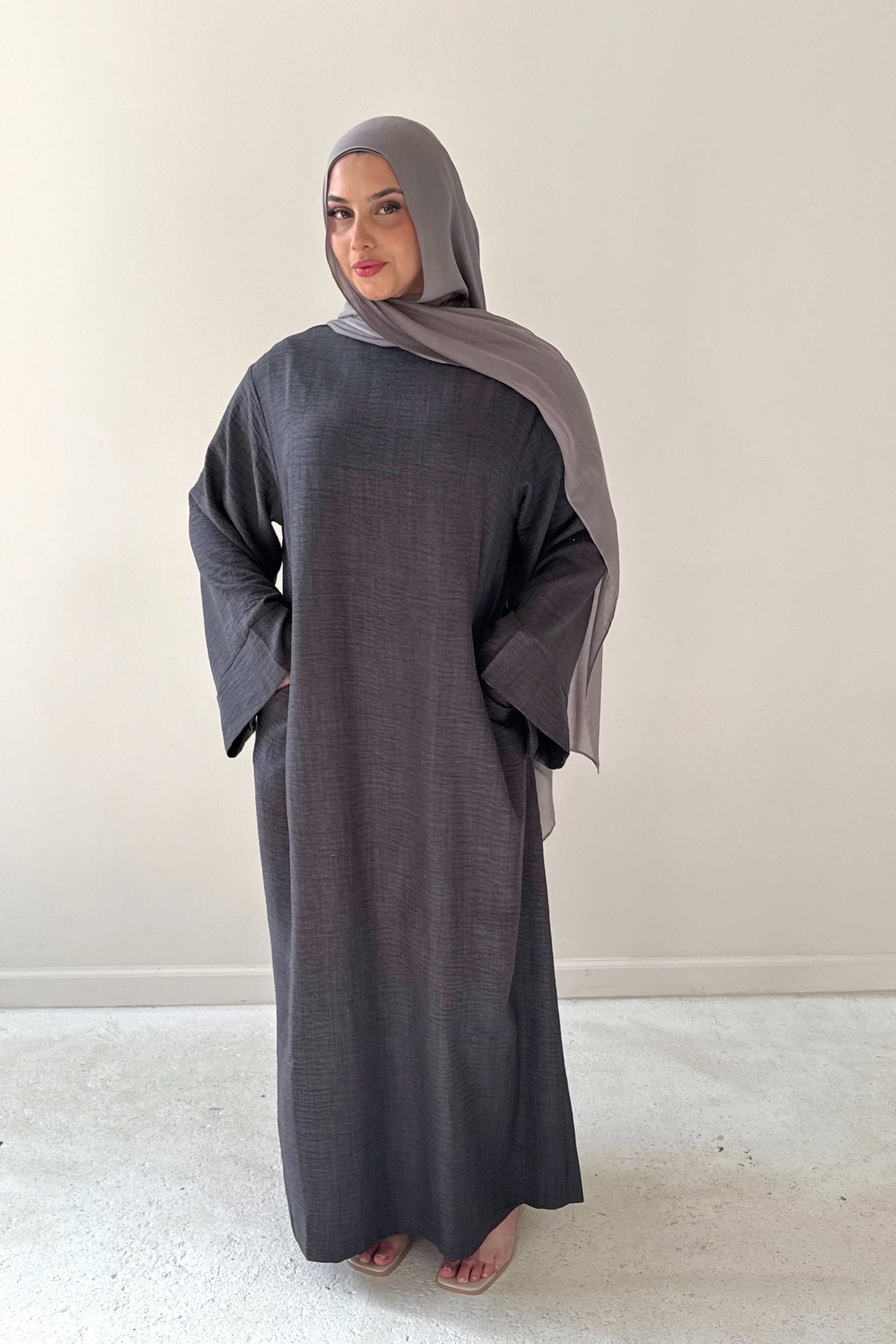 AMIRA MOCK NECK CHARCOAL