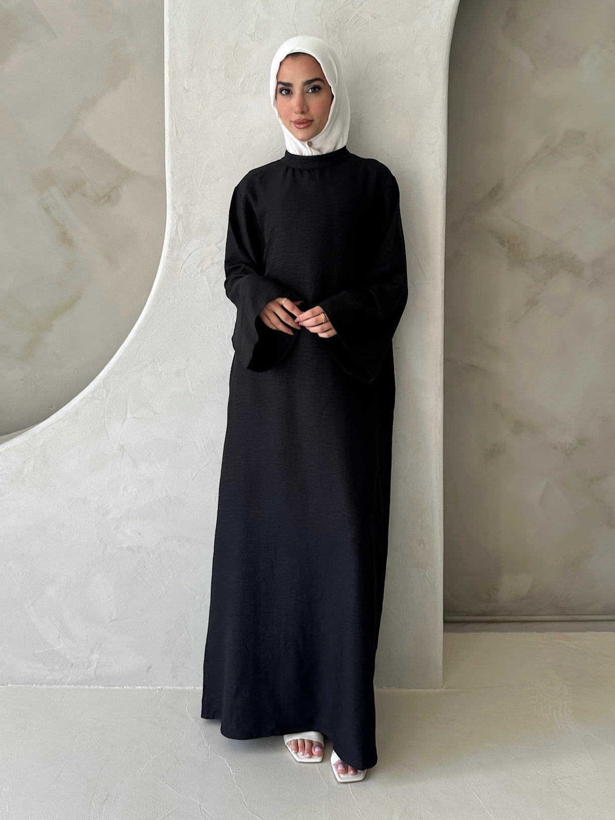 AMIRA MOCK NECK ABAYA BLACK