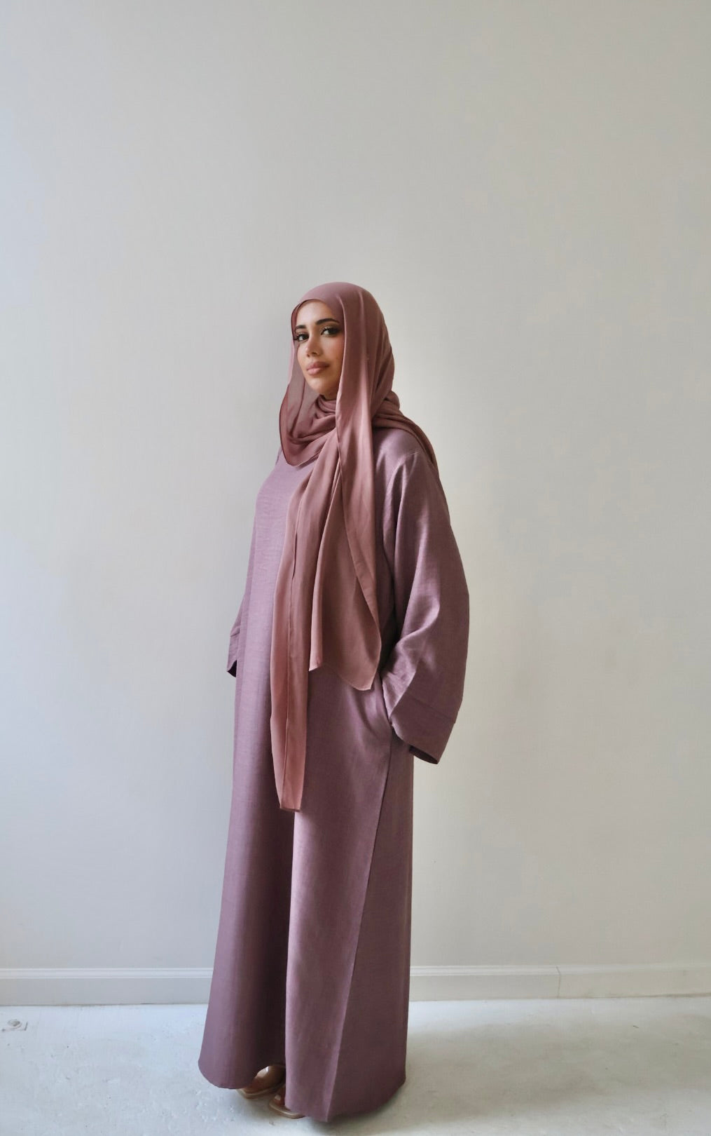 AMIRA MOCK NECK ABAYA MAUVE