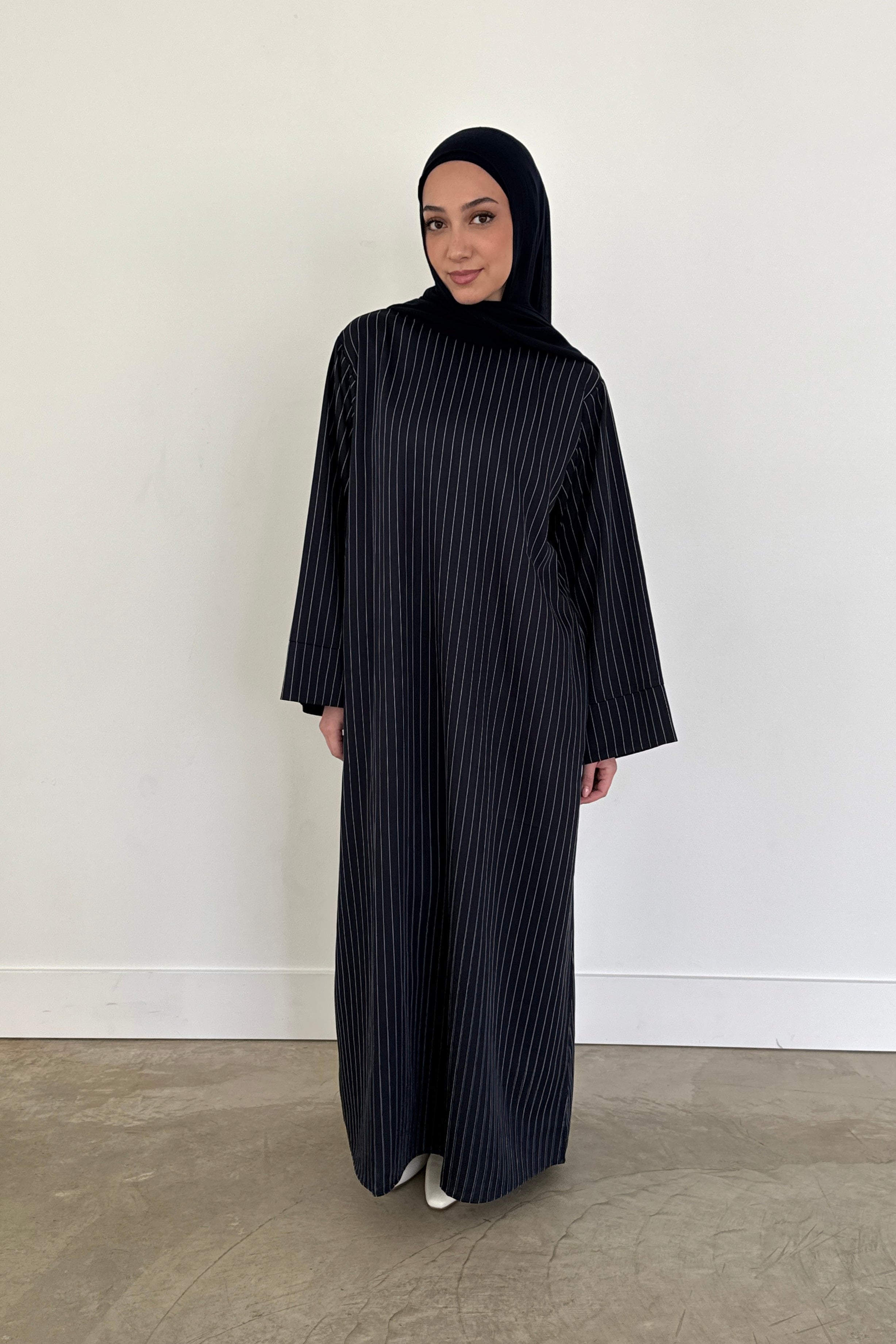 STRIPE ABAYA NAVY MOCK NECK