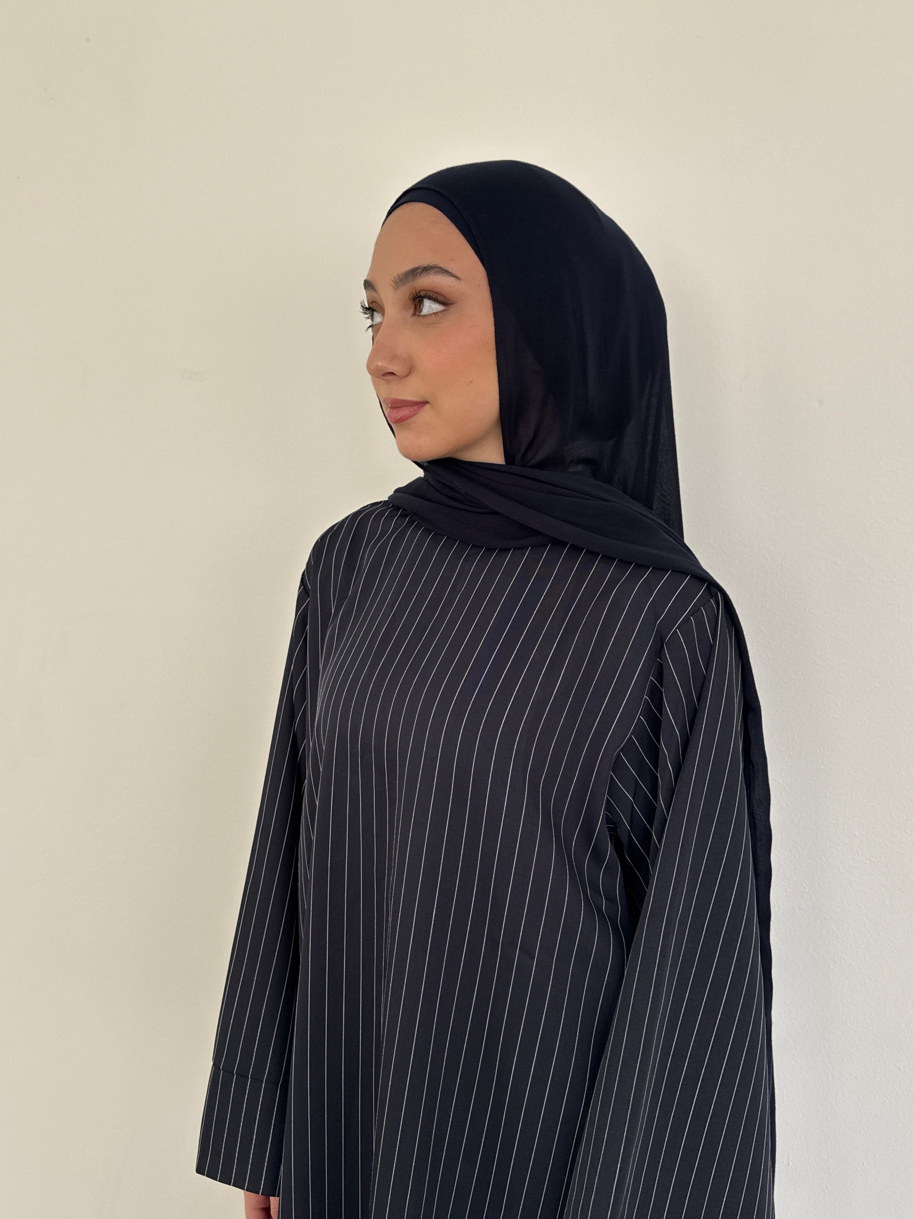 STRIPE ABAYA NAVY MOCK NECK