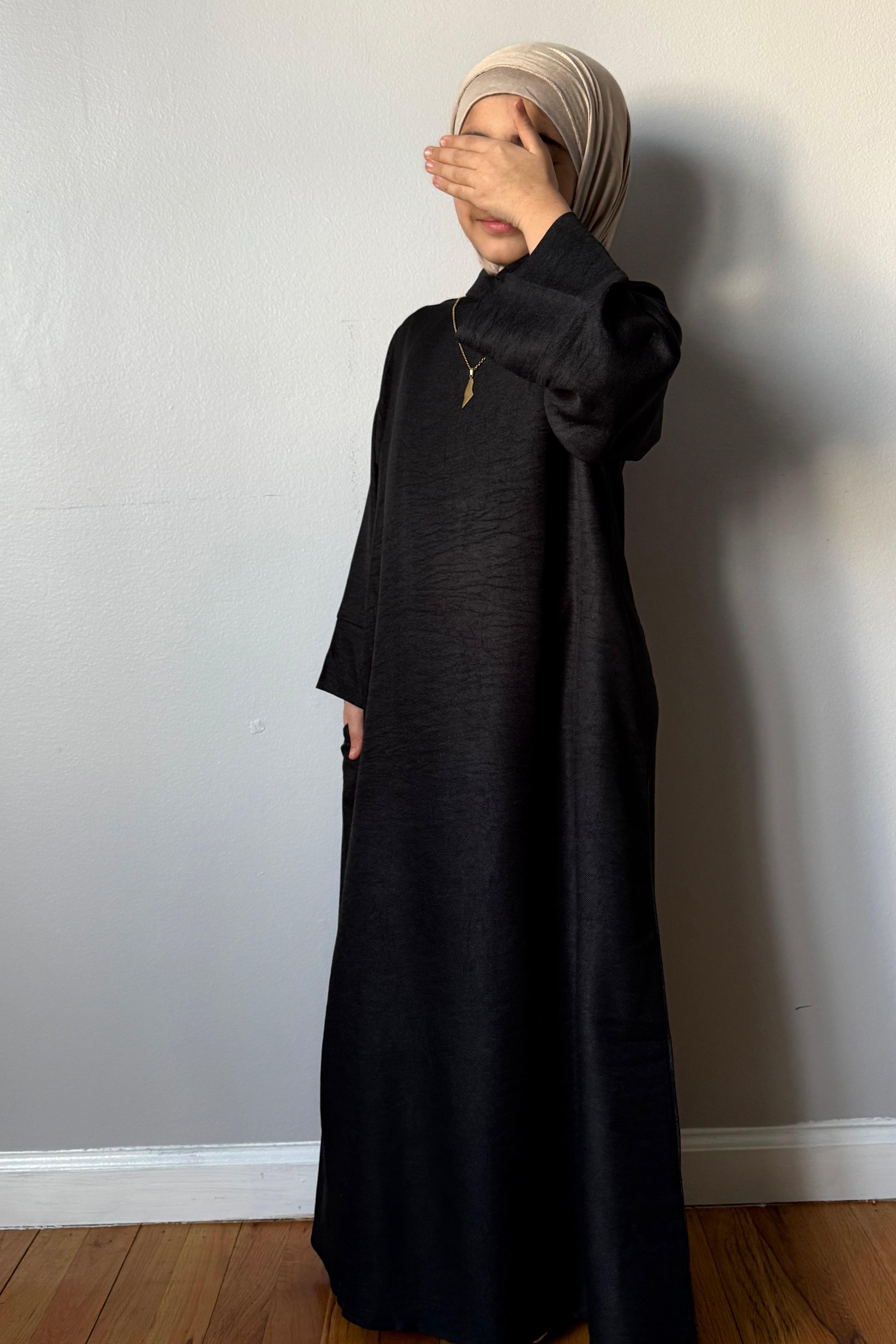 AMIRA MOCK NECK ABAYA YOUTH BLACK