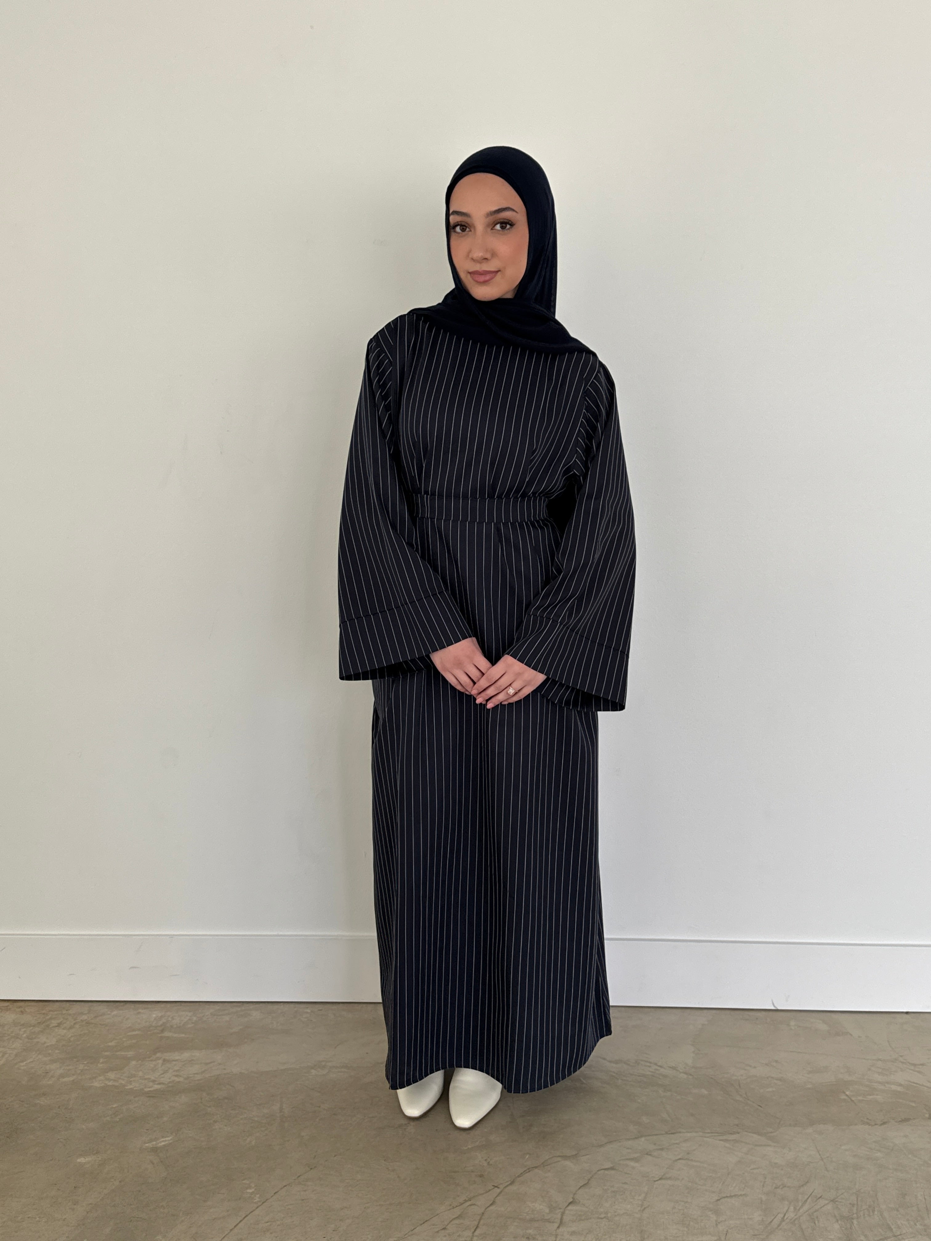 STRIPE ABAYA NAVY MOCK NECK