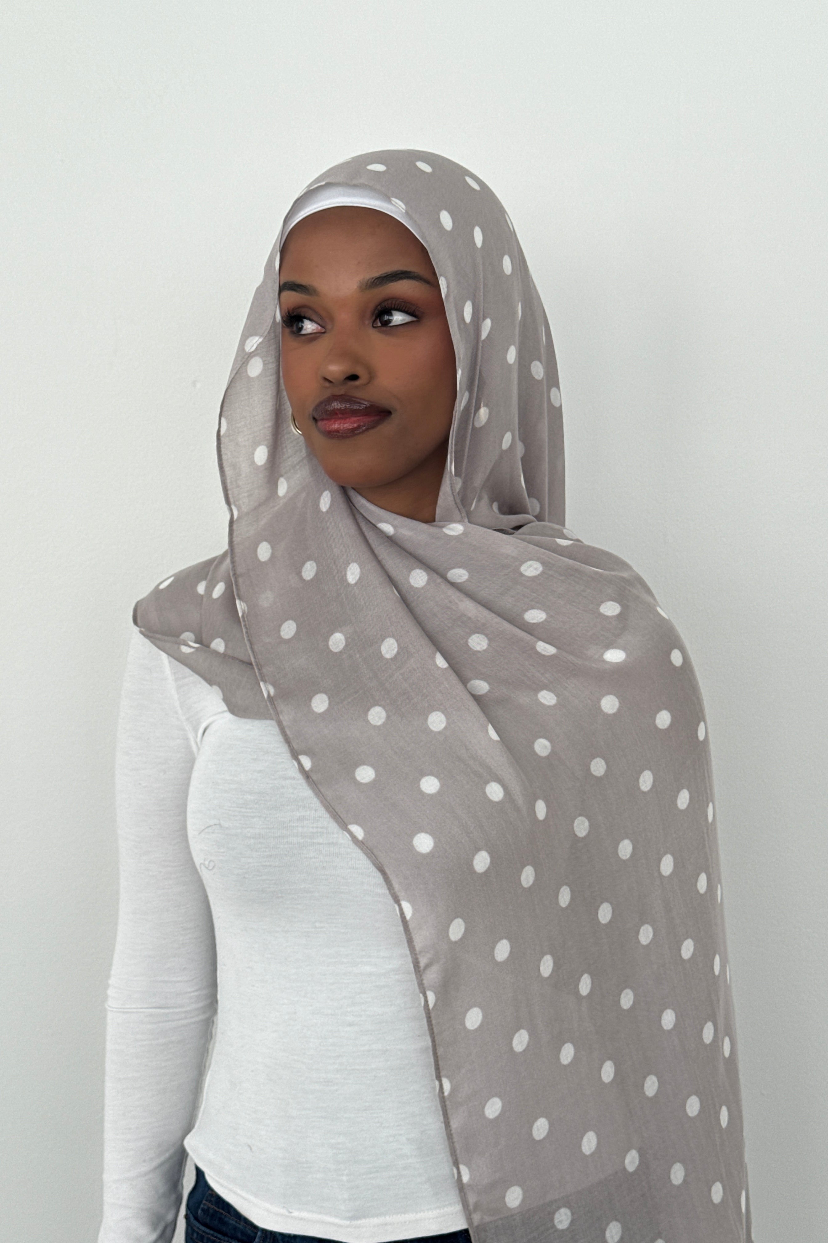 MODAL POLKA DOT SAND GRAY