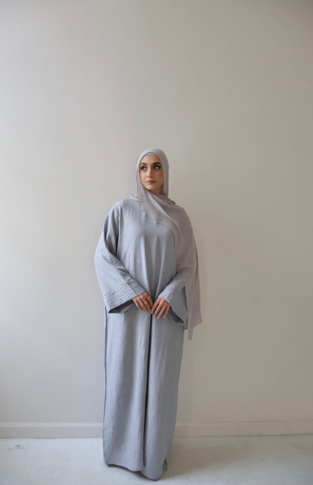 AMIRA MOCK NECK ABAYA LIGHT GRAY