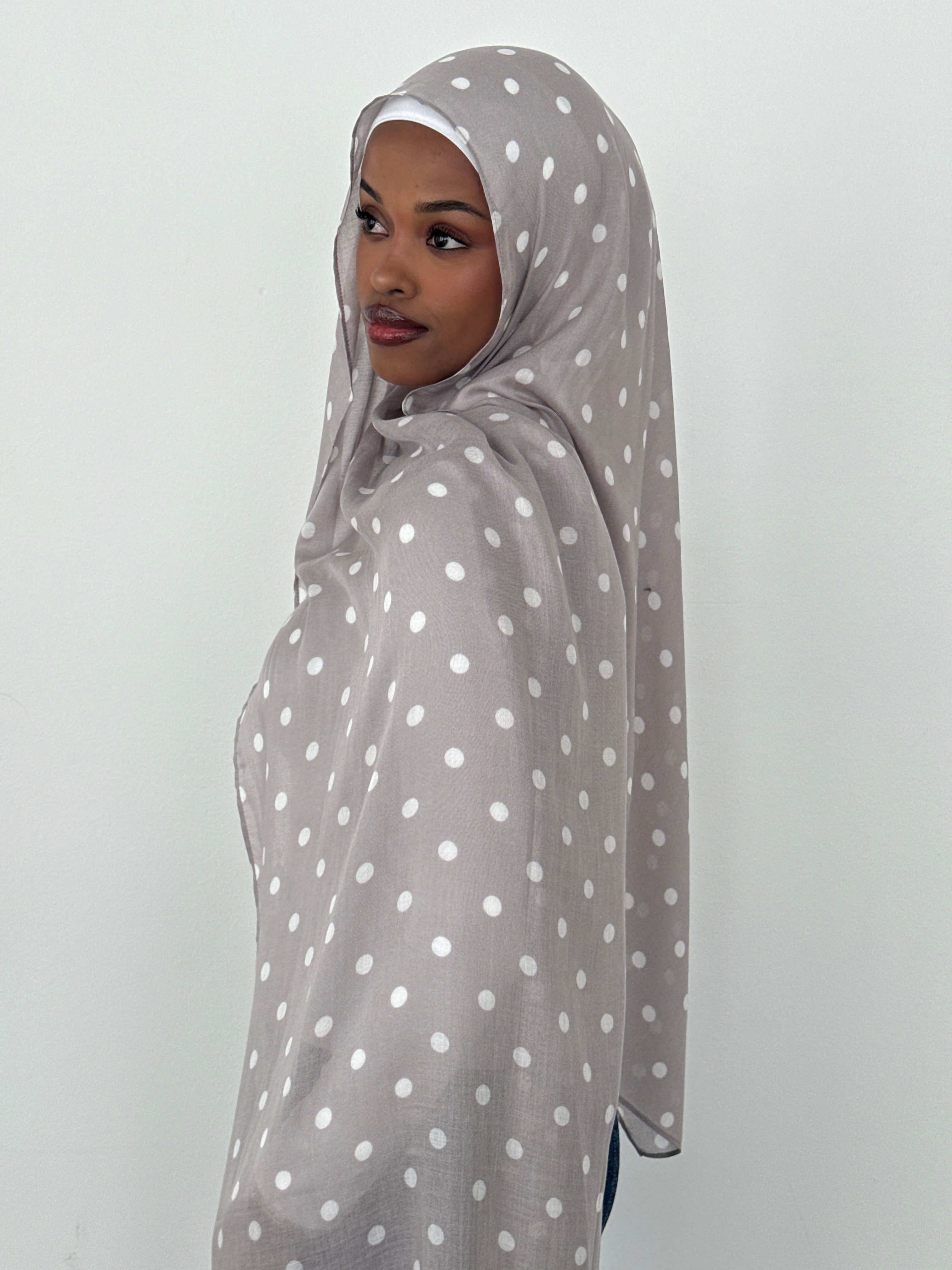 MODAL POLKA DOT SAND GRAY