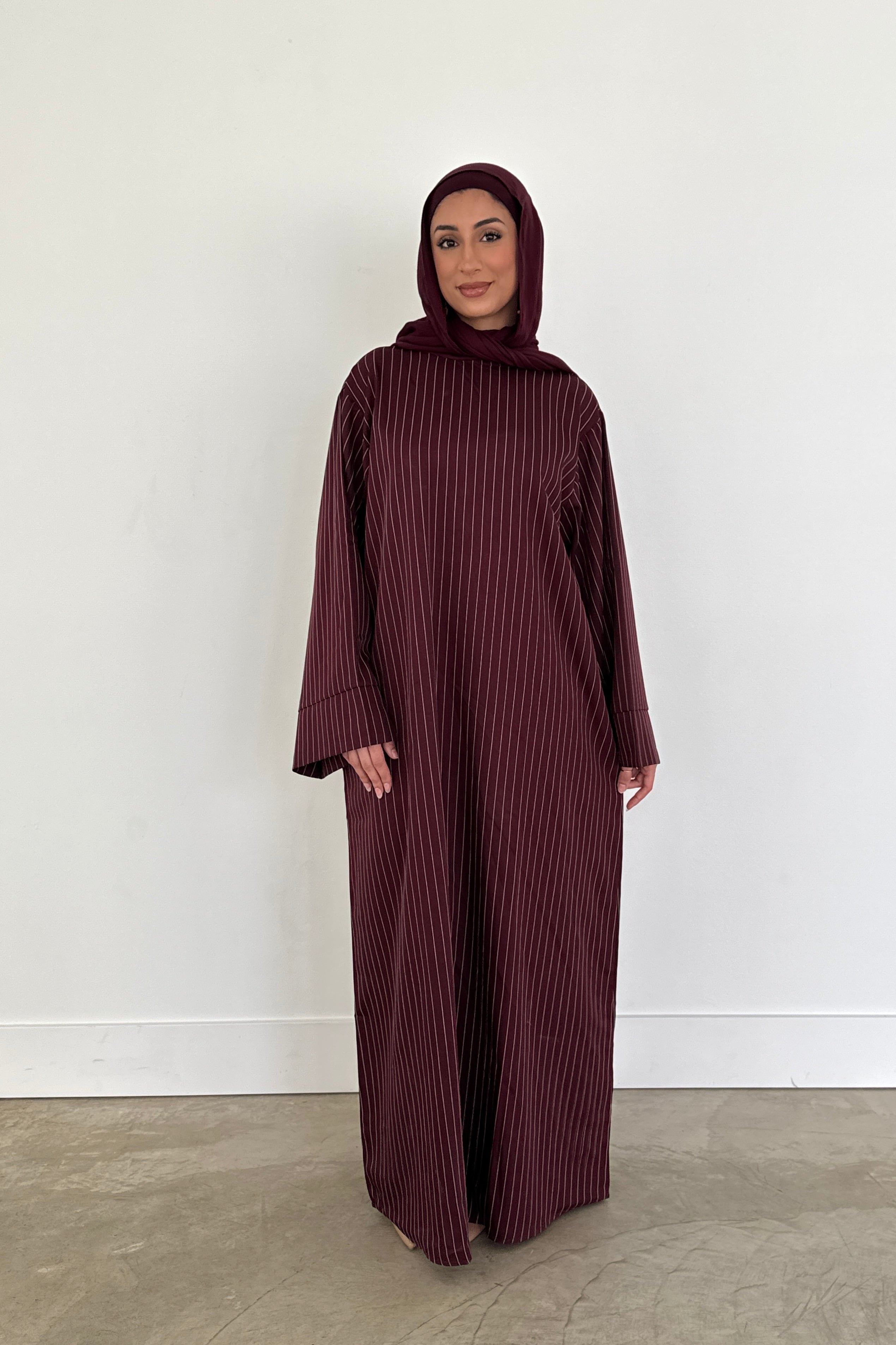 STRIPE ABAYA BURGUNDY MOCK NECK