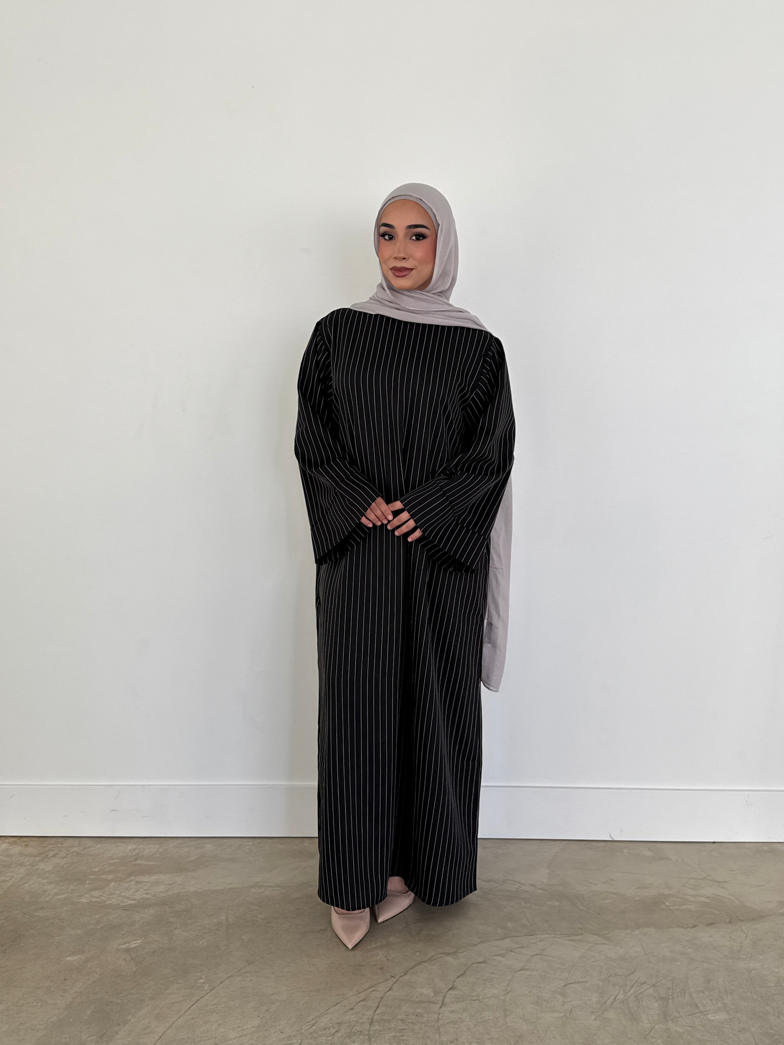 STRIPE ABAYA BLACK MOCK NECK