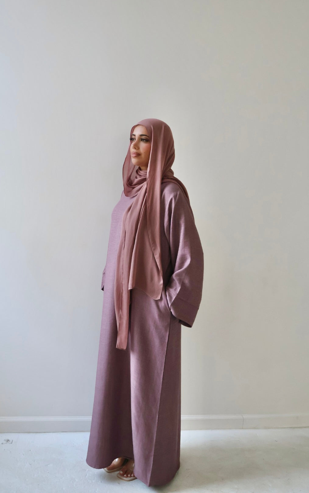 AMIRA MOCK NECK ABAYA MAUVE