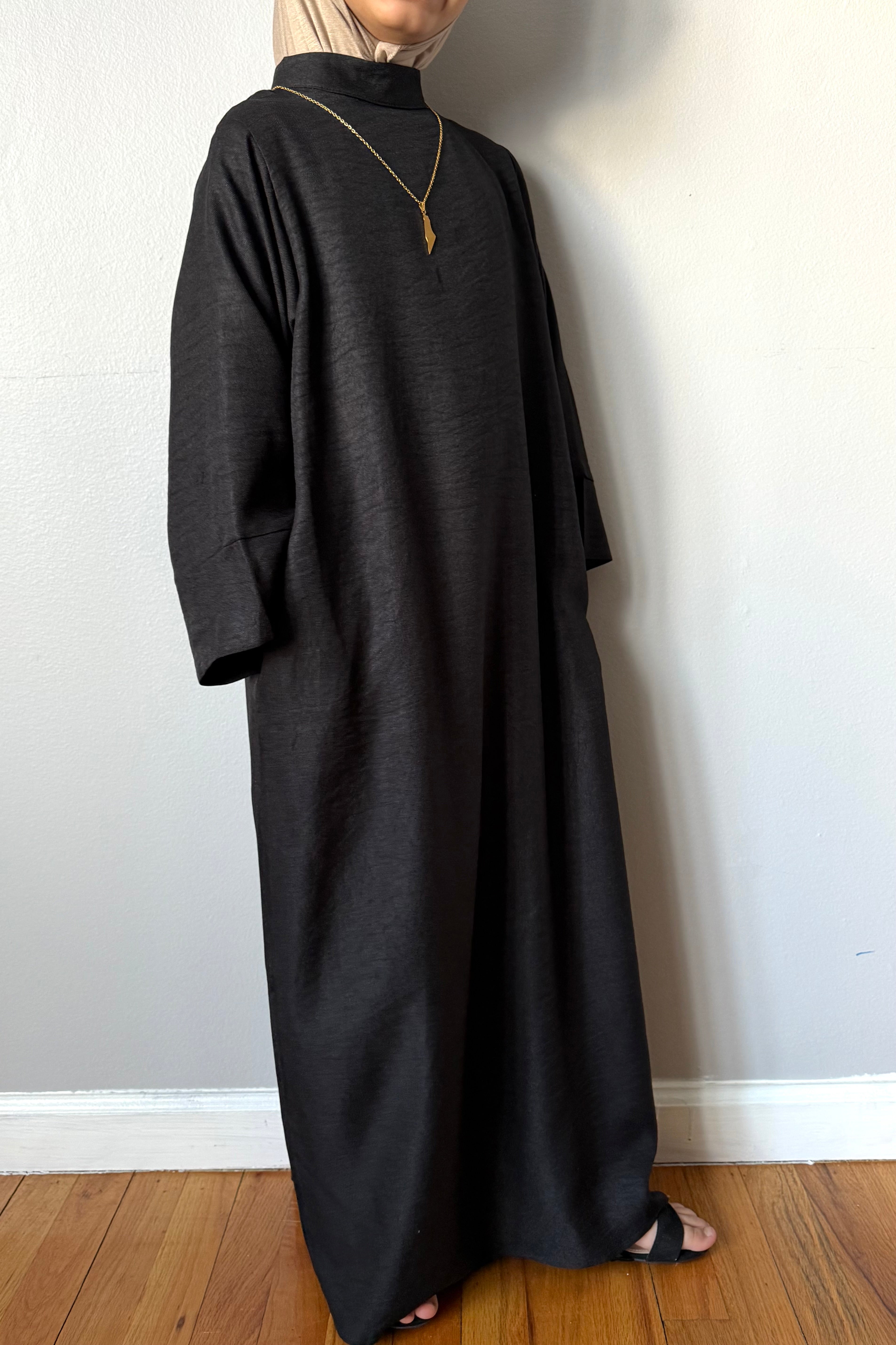 AMIRA MOCK NECK ABAYA YOUTH BLACK