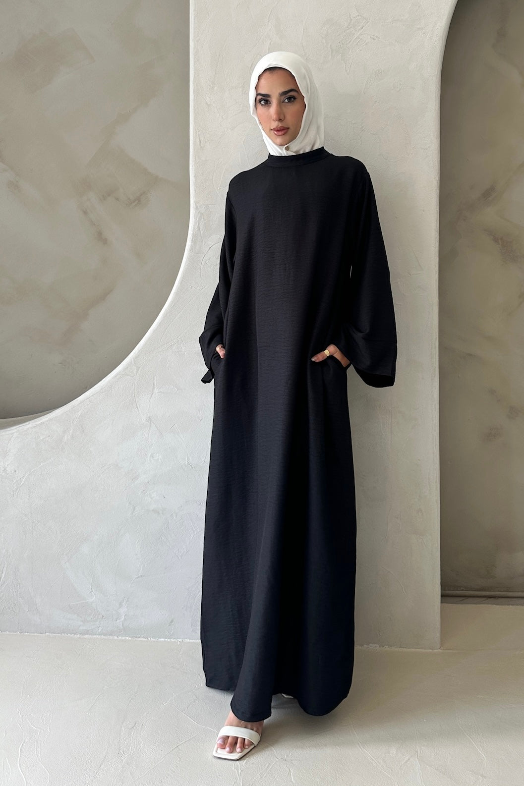 AMIRA MOCK NECK ABAYA BLACK