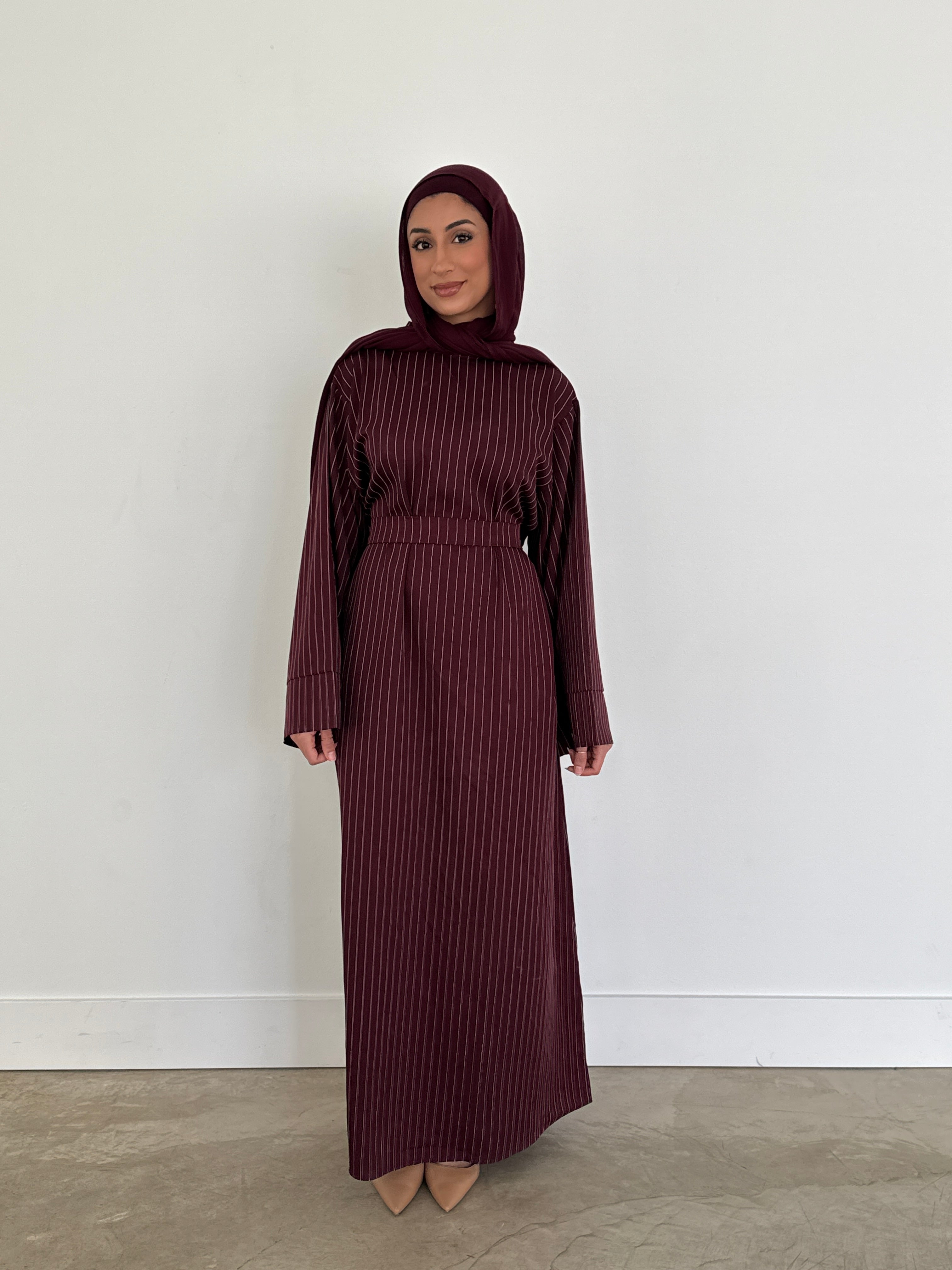 STRIPE ABAYA BURGUNDY MOCK NECK