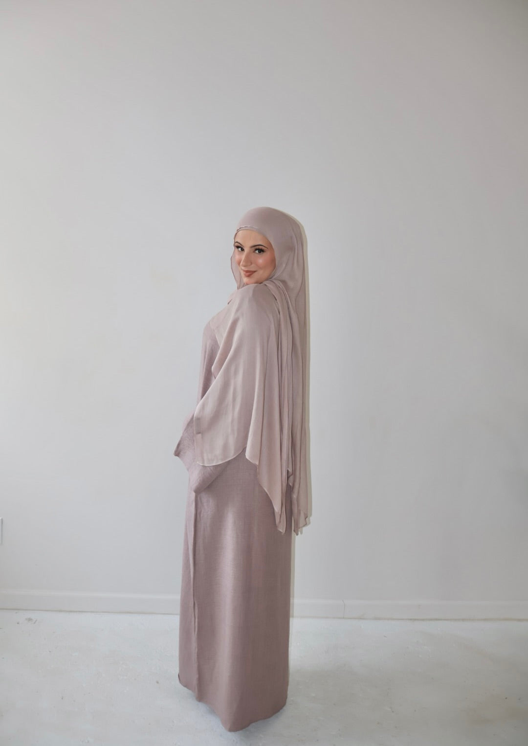 AMIRA MOCK NECK ABAYA LIGHT TAUPE