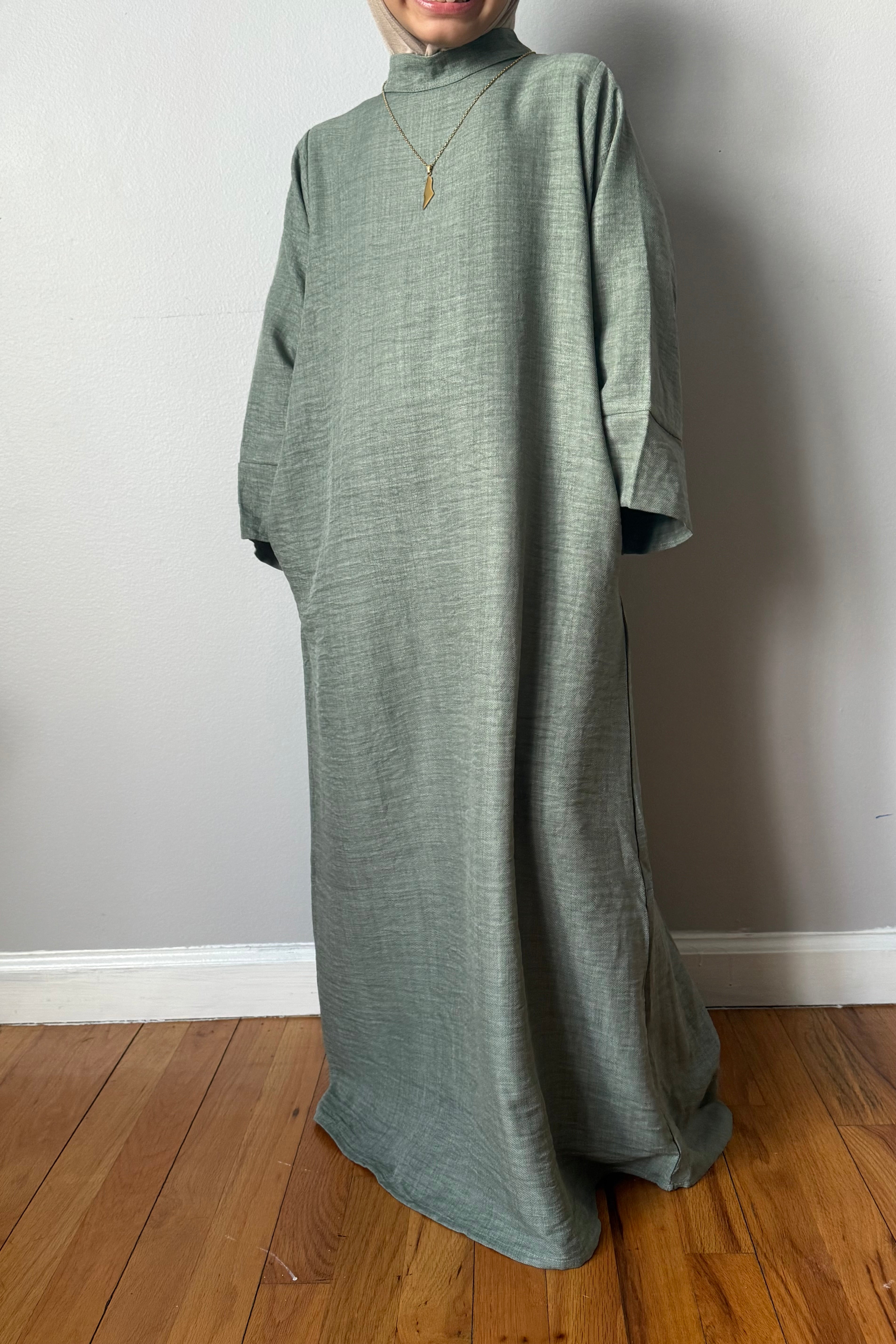 AMIRA MOCK NECK ABAYA YOUTH SAGE