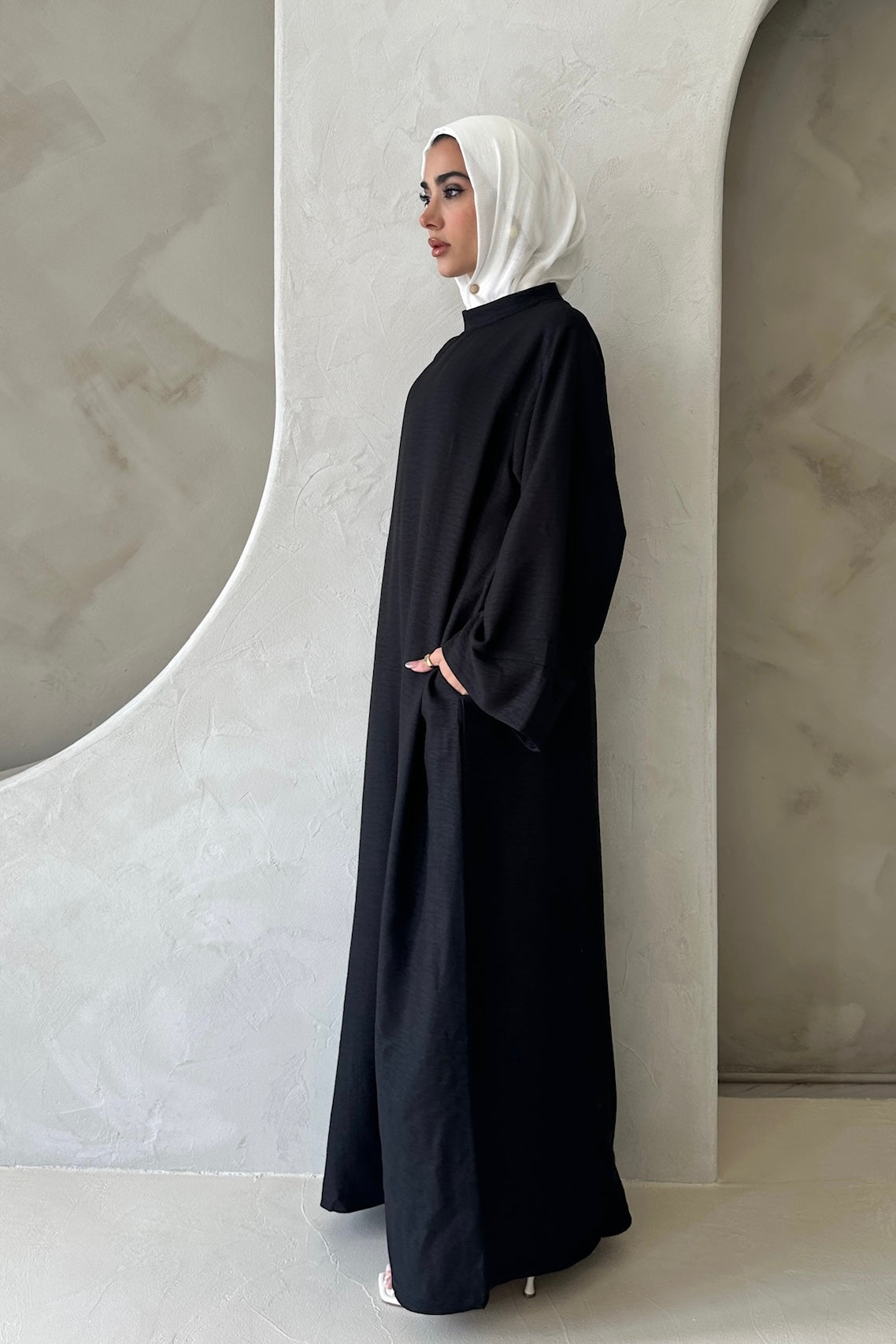 AMIRA MOCK NECK ABAYA BLACK