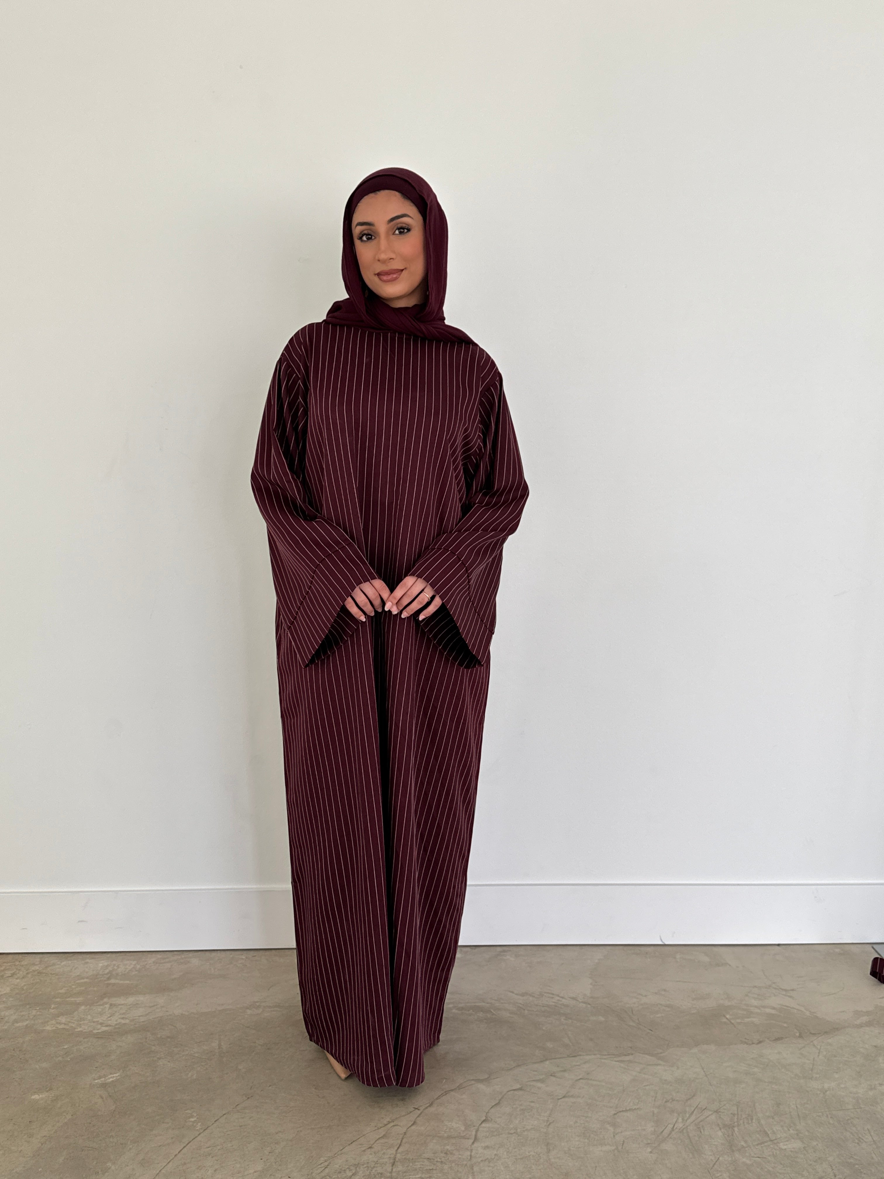 STRIPE ABAYA BURGUNDY MOCK NECK