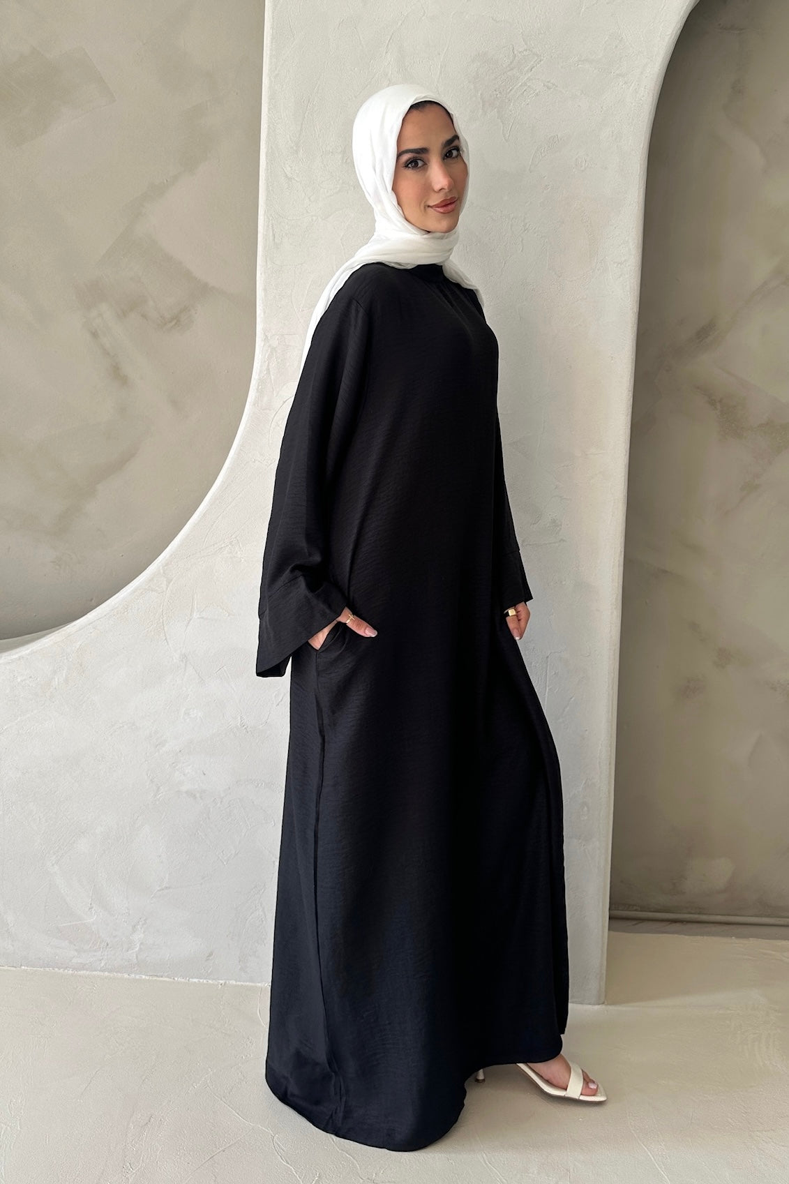 AMIRA MOCK NECK ABAYA BLACK