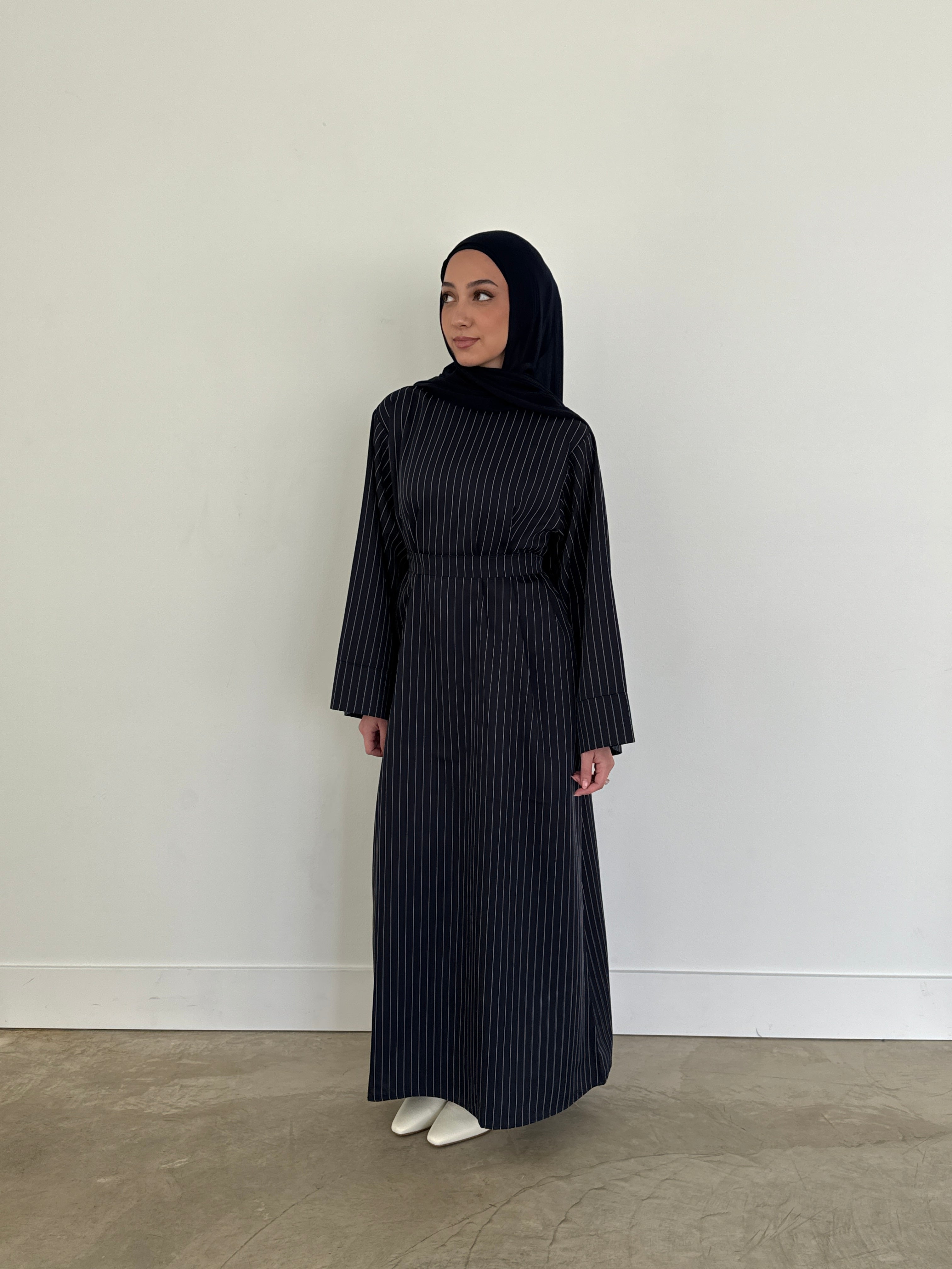 STRIPE ABAYA NAVY MOCK NECK
